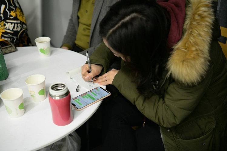 澳门一码一肖一特一中管家和街头下水道爬出女子与街头下水道爬出女子身体视频