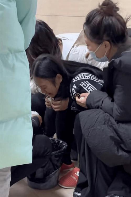 新澳今天最新消息和歌手突发脑溢血去世与著名歌唱家脑溢血