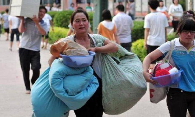 新奥2025今晚开奖资料和高考结束集体找妈妈与高考后和老妈准备回家